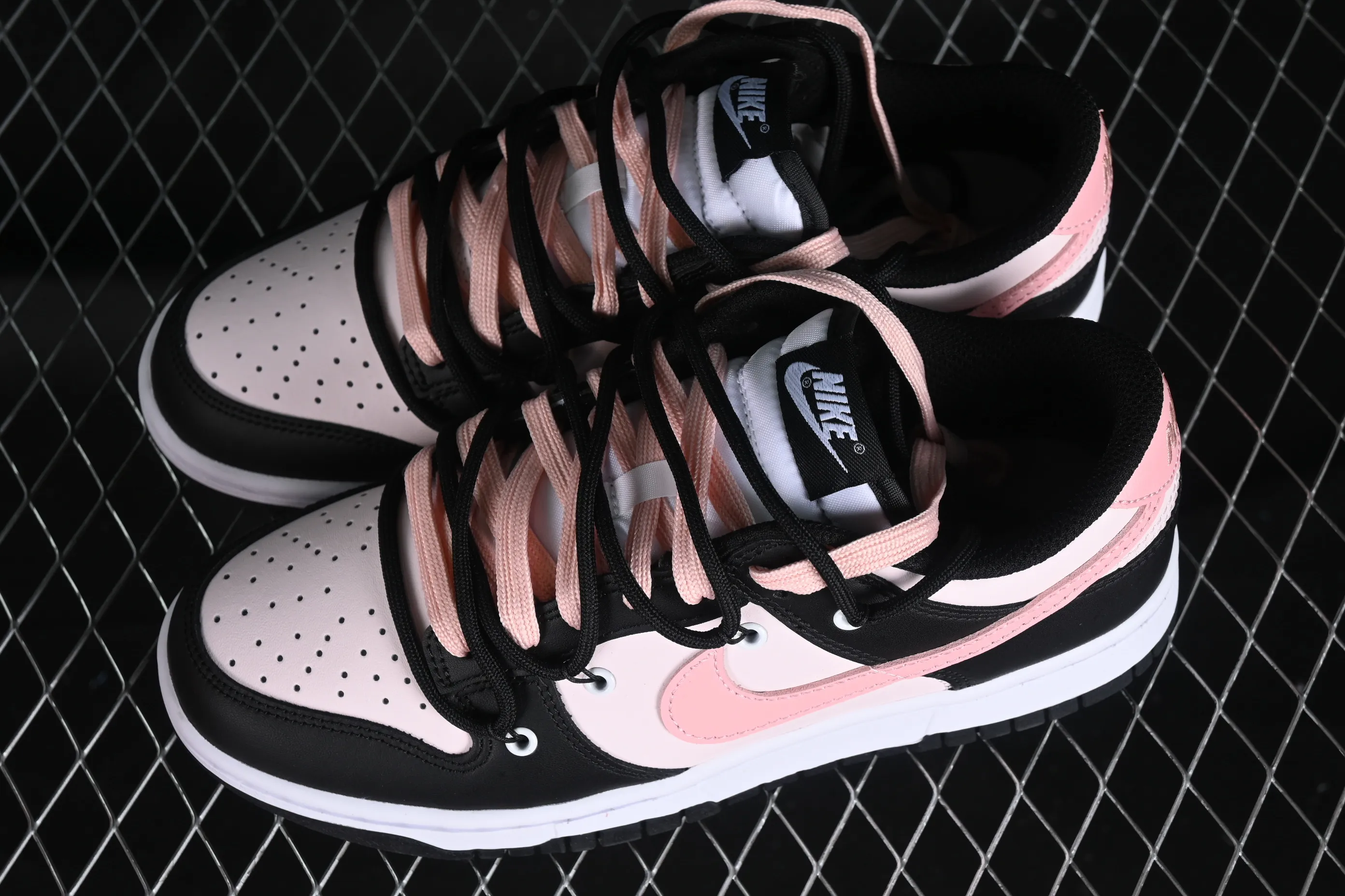 All Categories Nk SB Dunk Series Nk SB Dunk Low Low-top Sneakers Nk Dunk Low Tokyo Raspberry Black Pink Customized Deconstructed Strap Casual Sneakers CW1590-100